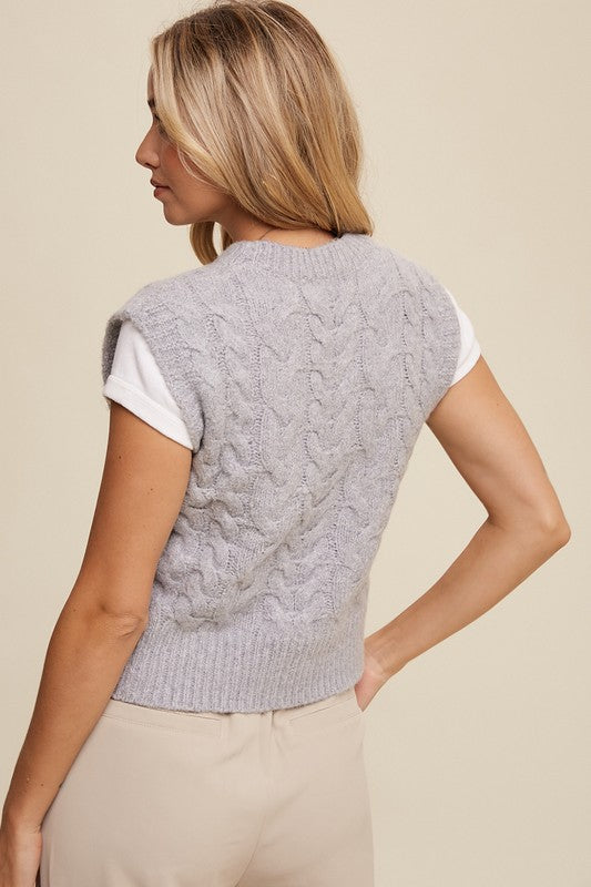 CABLE KNIT SWEATER VEST - LIGHT GRAY
