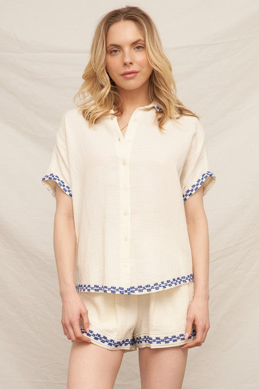 EMBROIDERED TRIM SHORTS