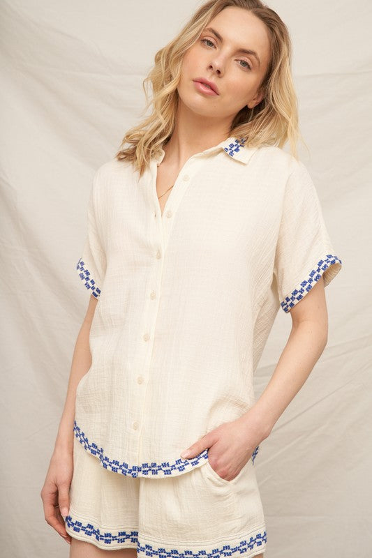 EMBROIDERED TRIM SHORTS