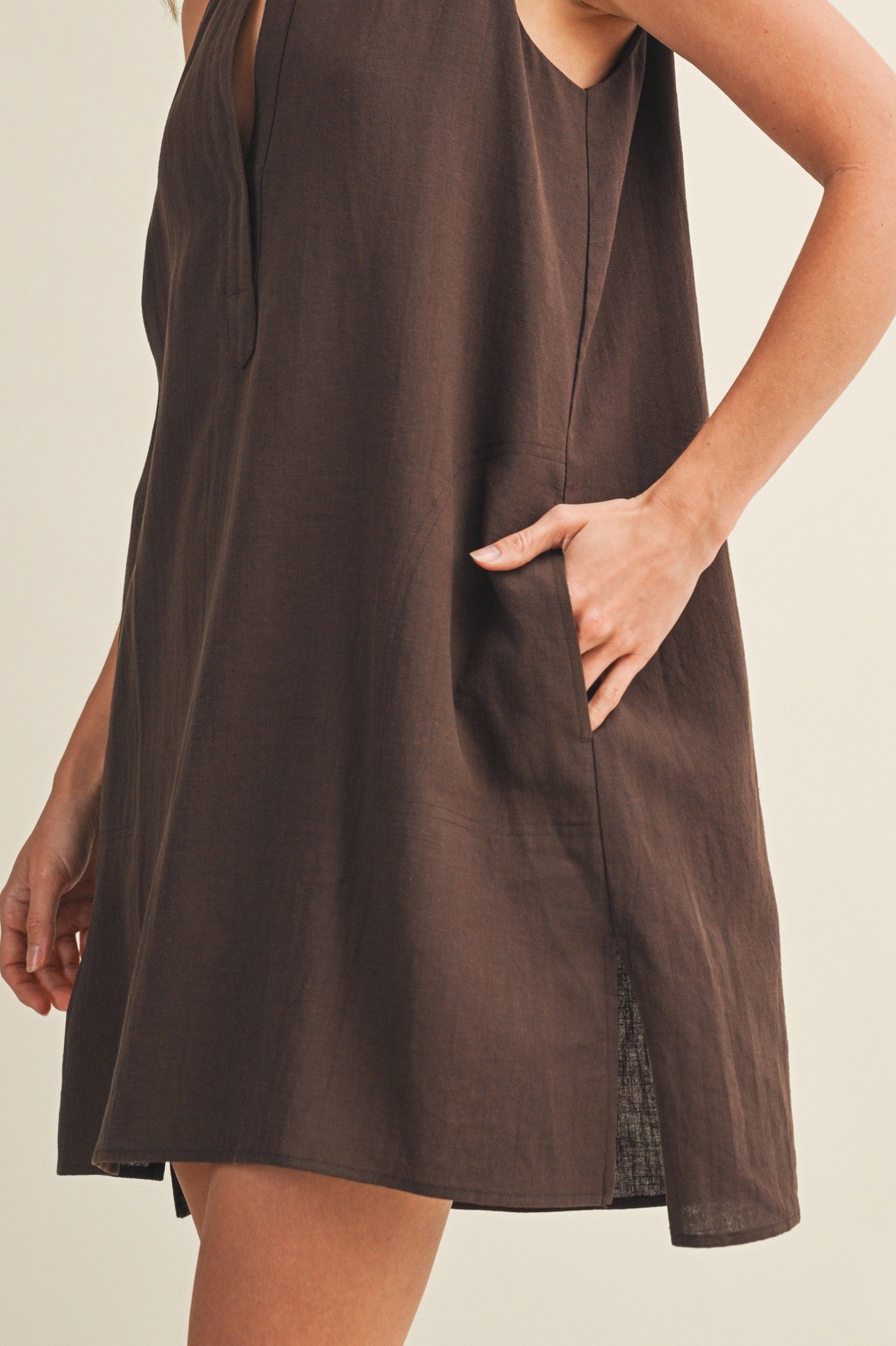 THE SLEEVELESS SHIFT DRESS