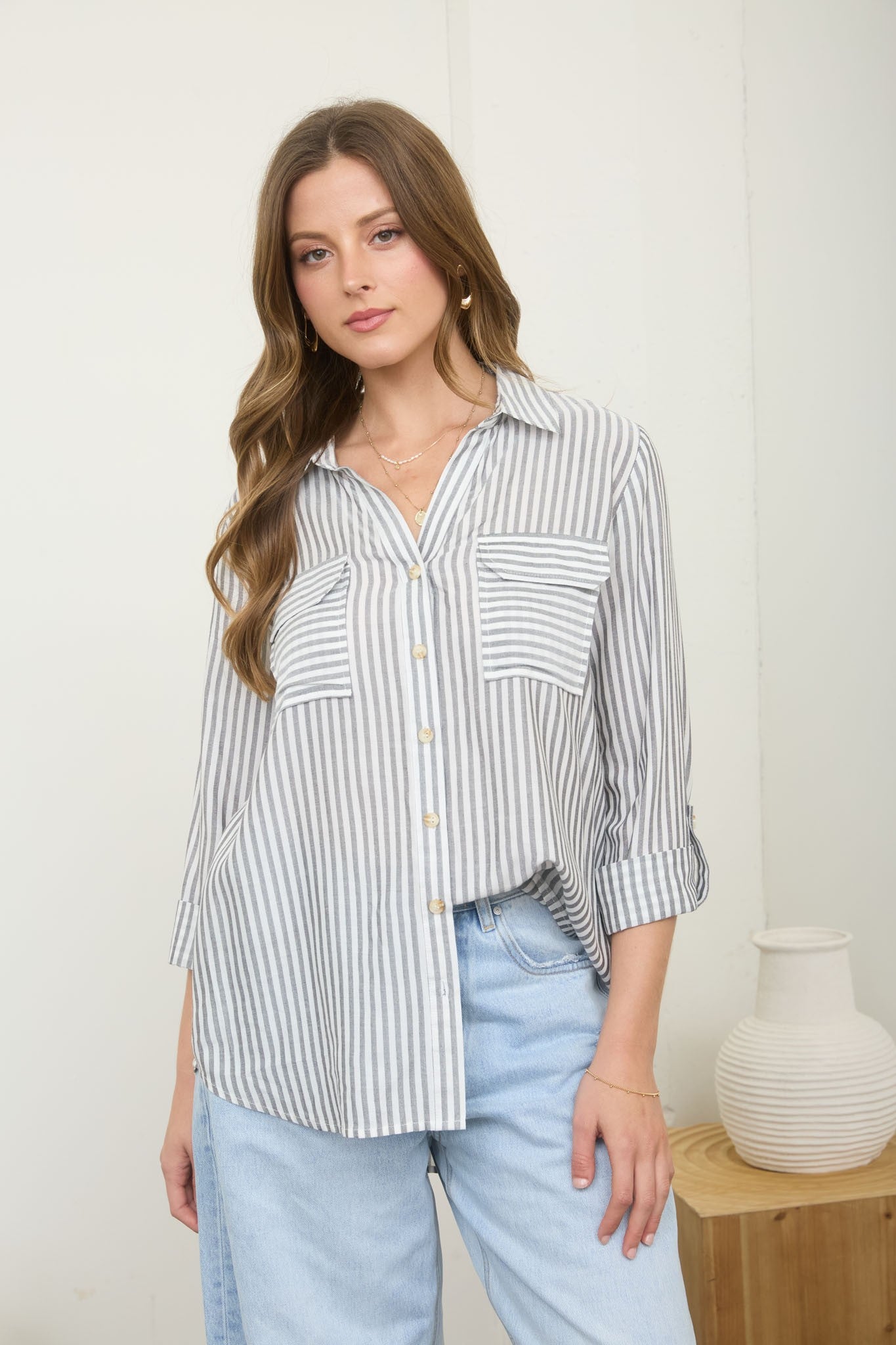 THE STRIPE COLLARED BUTTON DOWN | GRAY