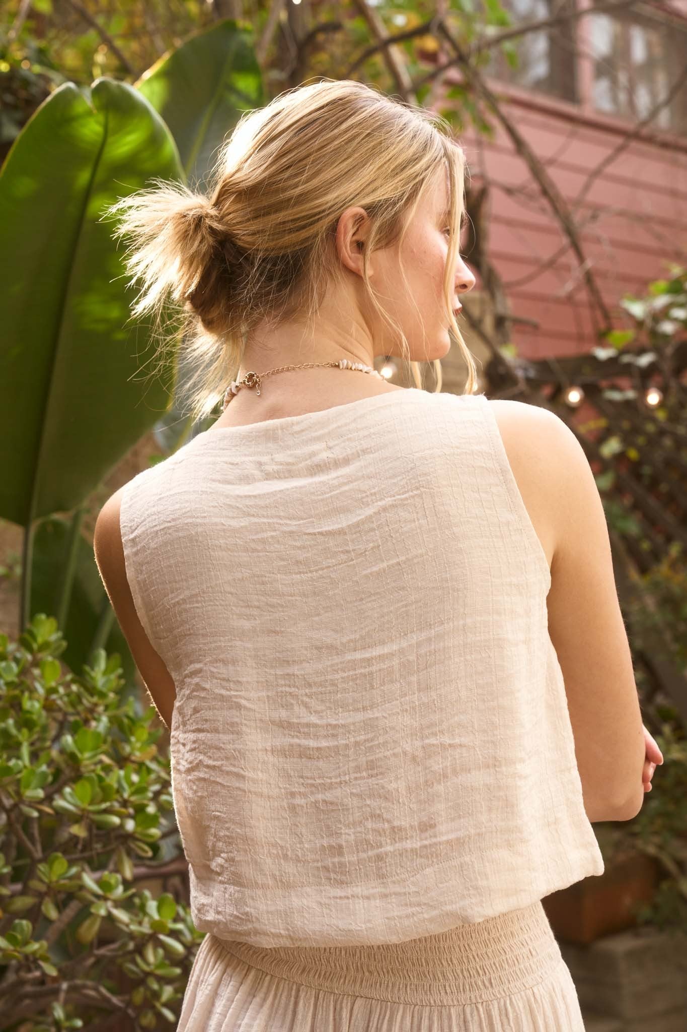 THE TEXTURED BUTTON DOWN SLEEVELESS TOP