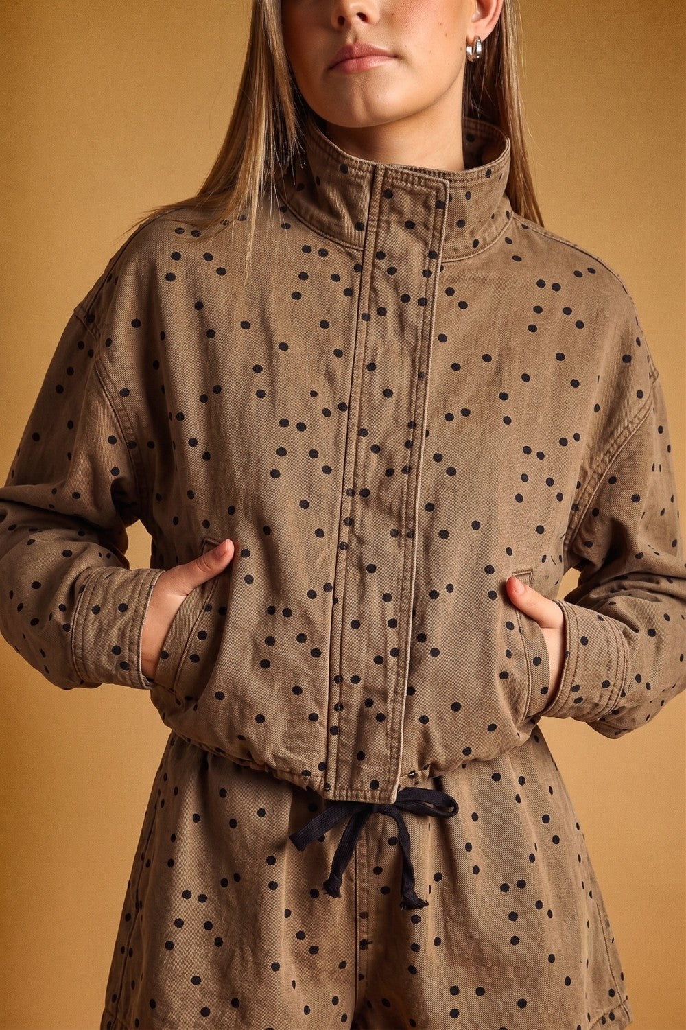 THE POLKA DOT HIGH NECK JACKET | BROWN