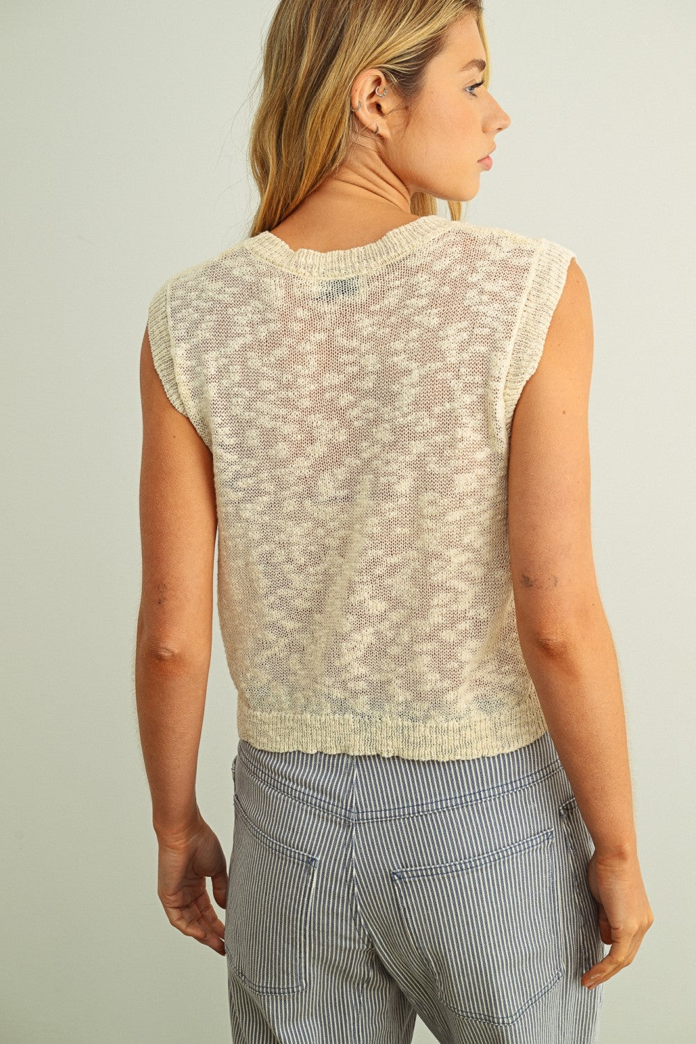 THE OMBRE STYLE SLEEVELESS KNITTED TOP