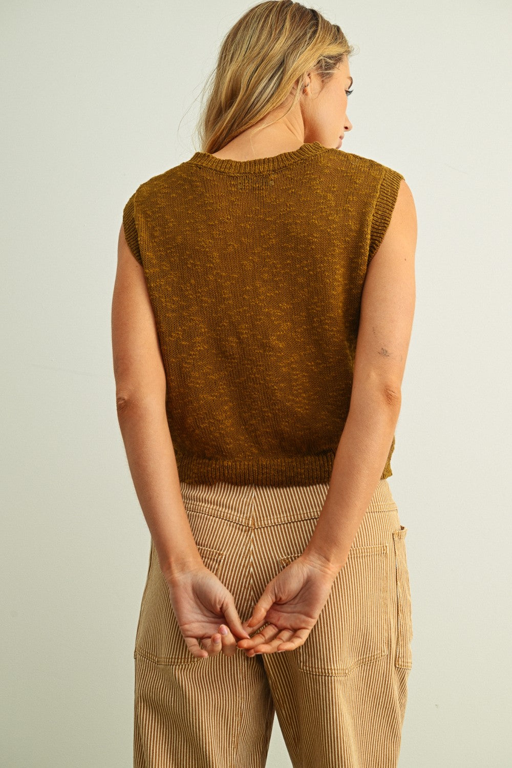 THE OMBRE STYLE SLEEVELESS KNITTED TOP