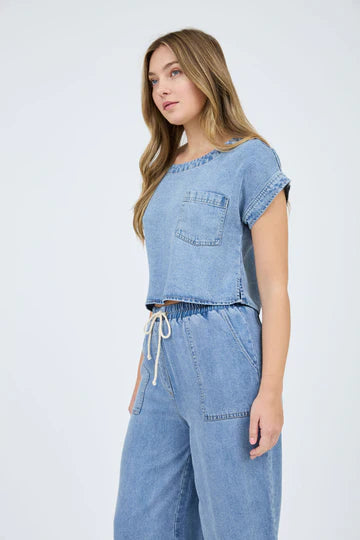 THE WASHED CHAMBRAY BOAT NECK TOP