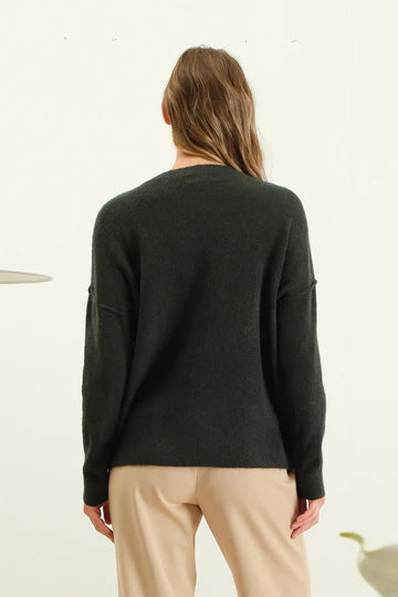 NEW COLOR | SOLID CREWNECK FRONT SEAM KNIT SWEATER