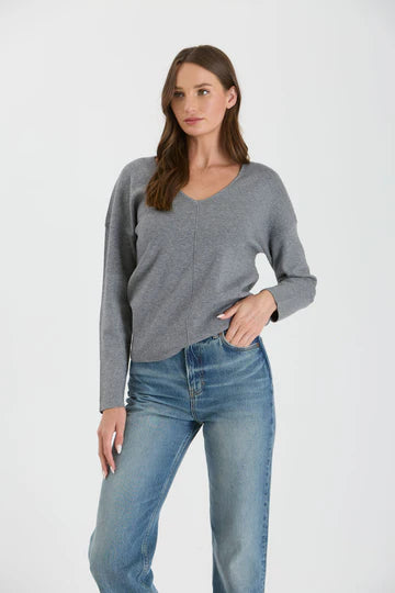 SOLID V NECK FRONT SEAM KNIT SWEATER