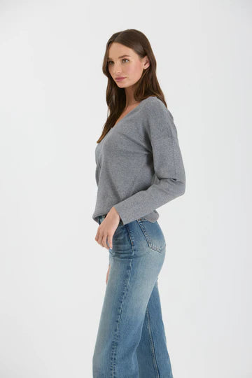 SOLID V NECK FRONT SEAM KNIT SWEATER