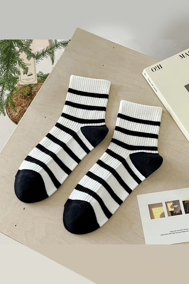 ZEBRA PATTERN CREW SOCKS