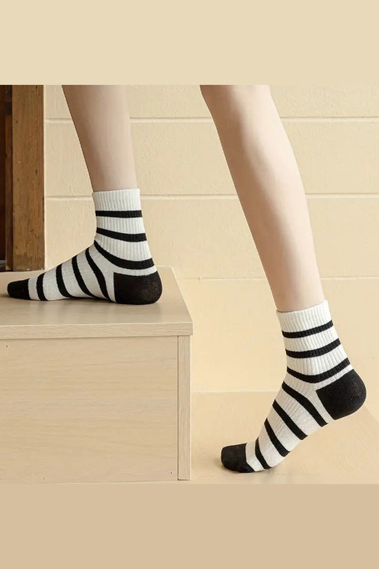 ZEBRA PATTERN CREW SOCKS