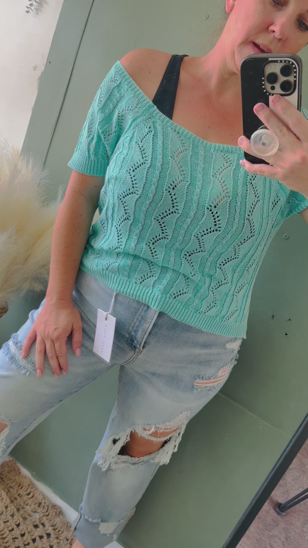 Load and play video in Gallery viewer, SHORT SLEEVE THIN SWEATER TOP - BY POL
