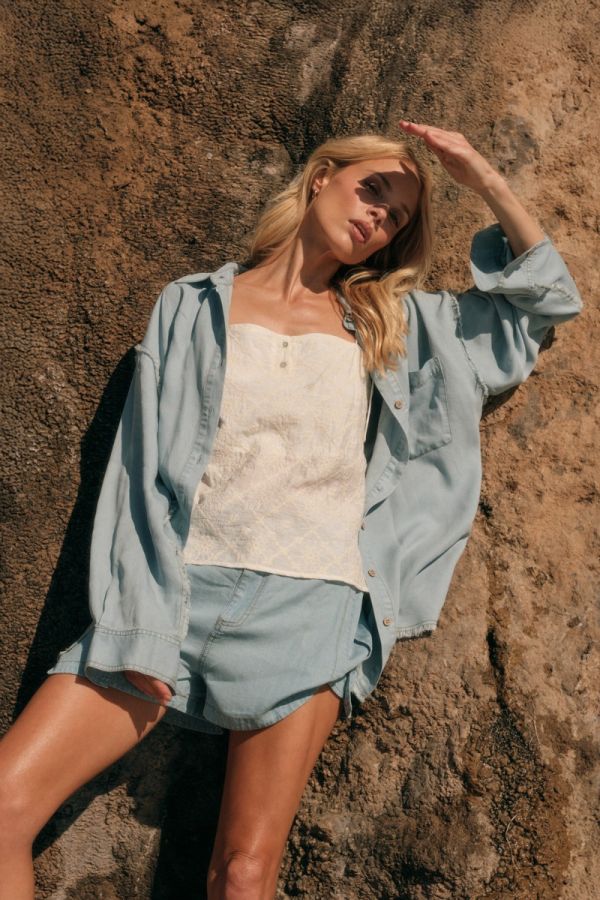 THE WILLOW BUTTON UP