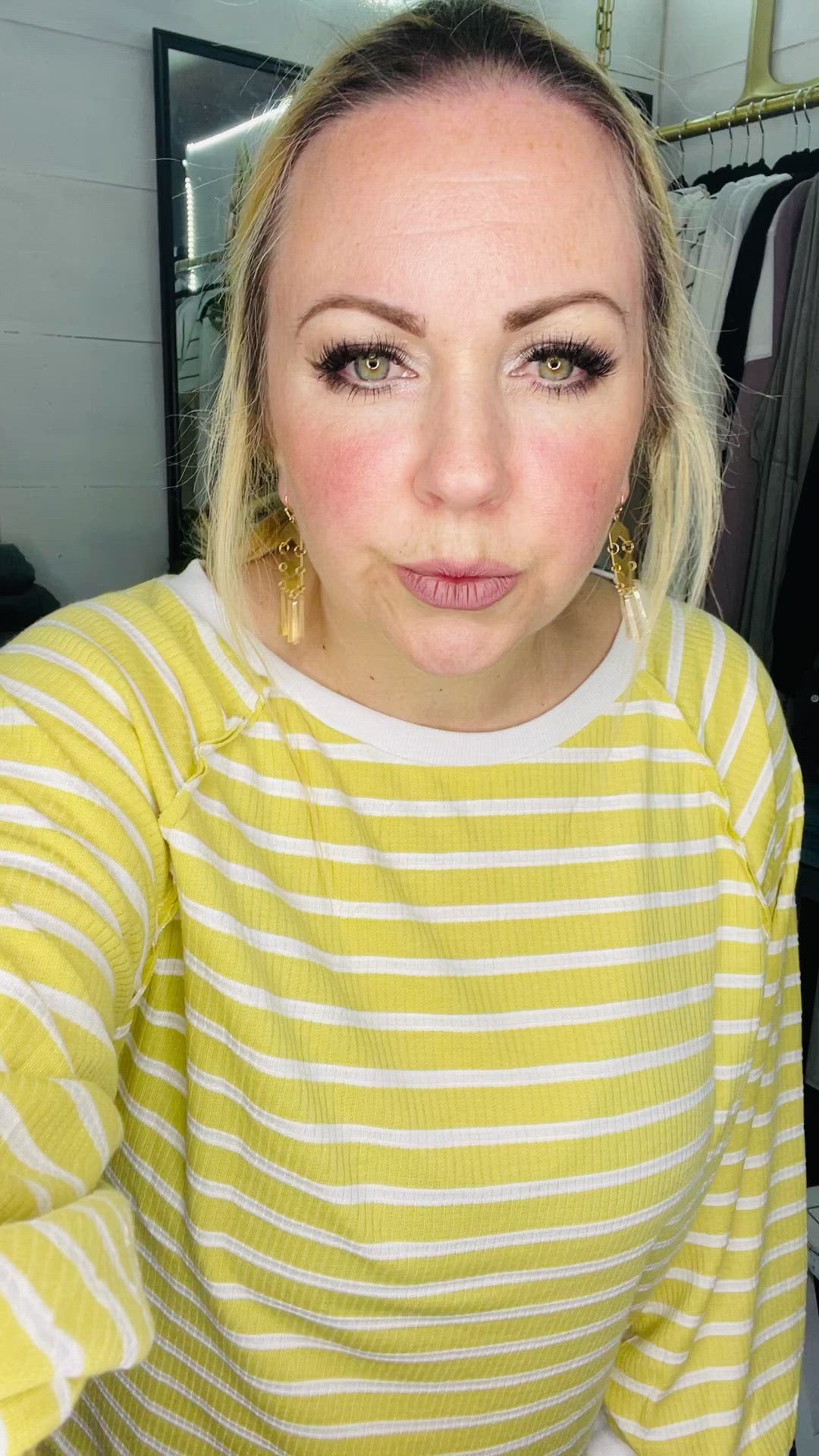 Load and play video in Gallery viewer, RIBBED STRIPE LOOSE FIT TOP
