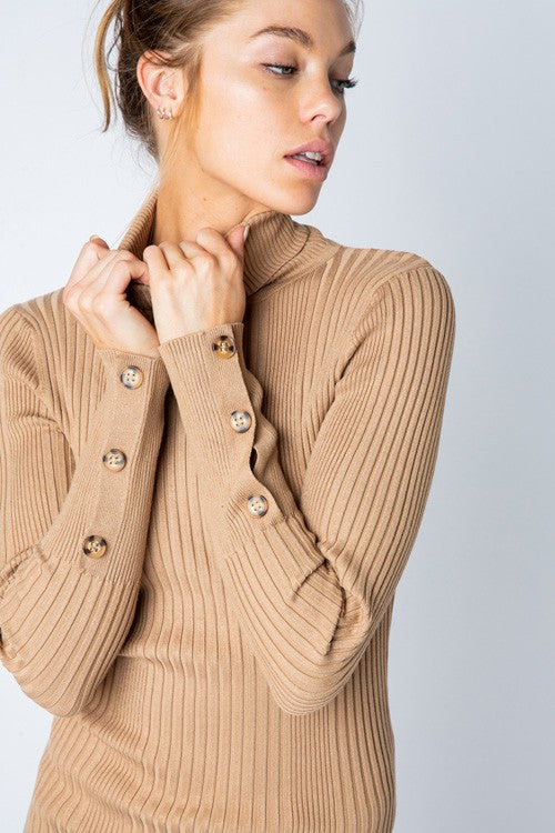 TURTLENECK SWEATER WITH BUTTONS SLEEVE