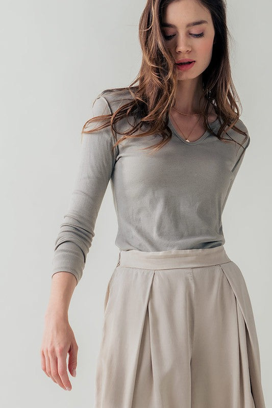 REVERSE SEAM NOTCHED NECK LONG SLEEVE TOP IN 4 COLORES