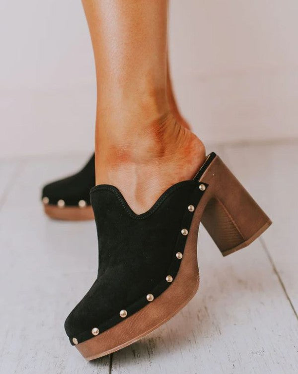 HEELED STUDDED CLOG