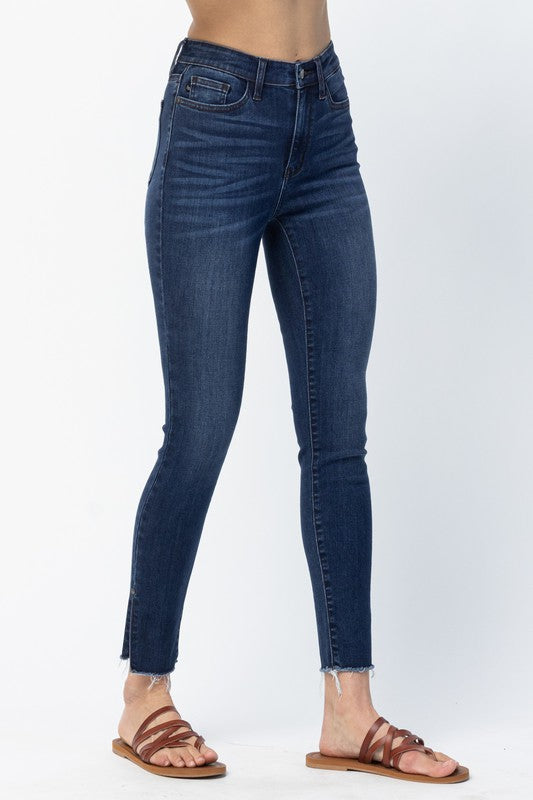 THE SIDE SLIT SKINNY JUDY BLUE