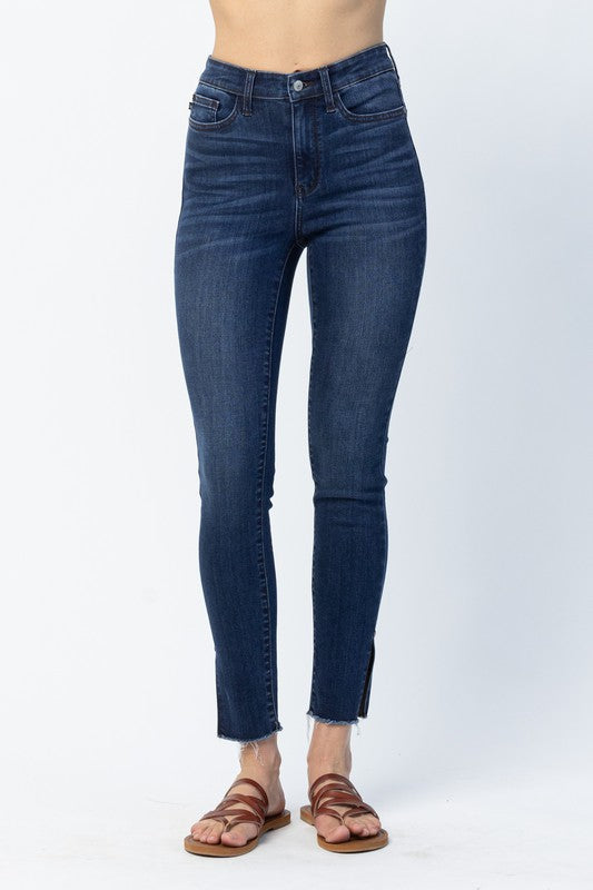 THE SIDE SLIT SKINNY JUDY BLUE