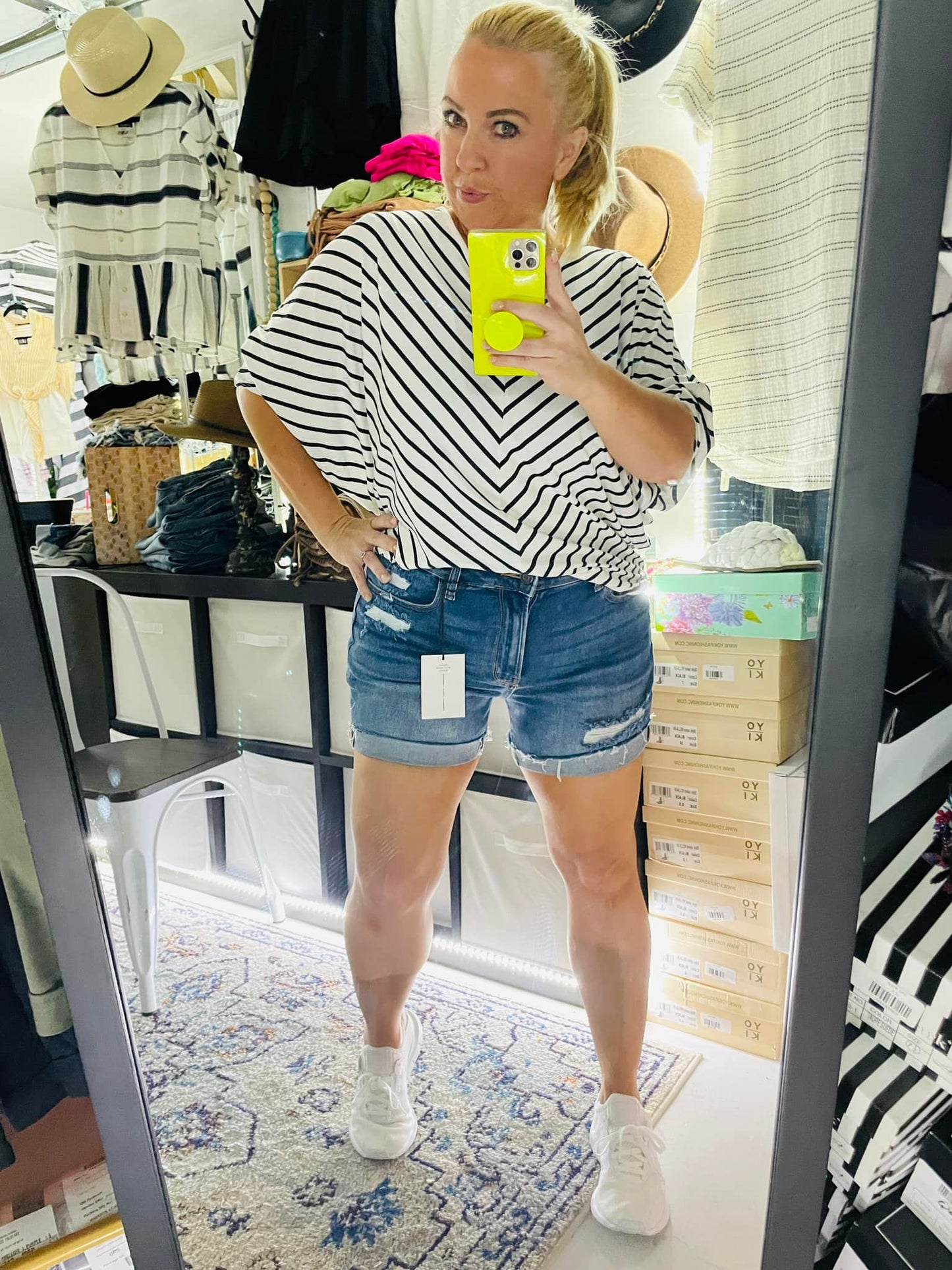 CHEVRON IS MY STYLE TOP-WHITE