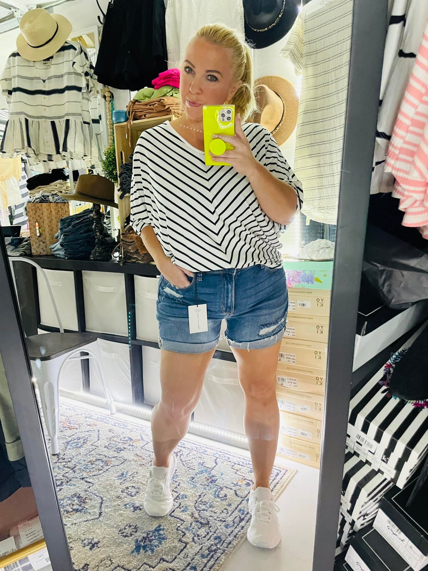 CHEVRON IS MY STYLE TOP-WHITE