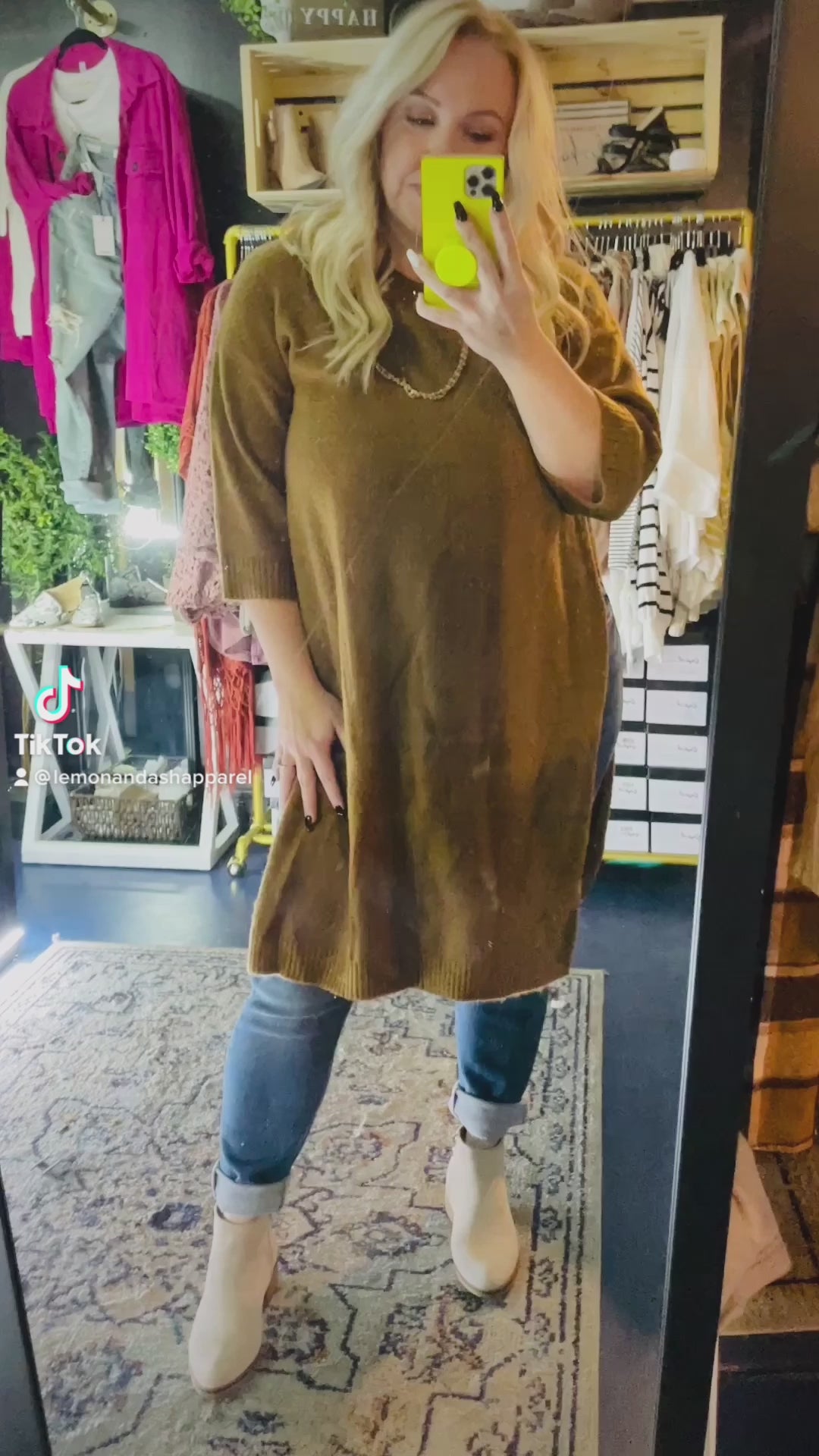 Load and play video in Gallery viewer, SIDE SLIT TUNIC SWEATER
