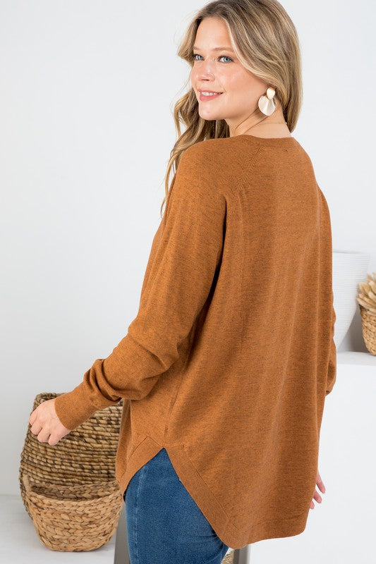 ROUND HEMLINE V-NECK PULLOVER