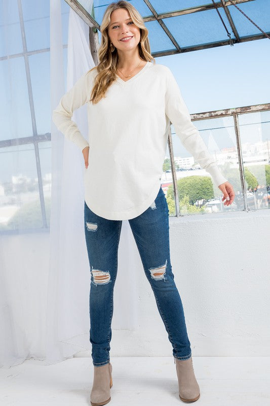 ROUND HEMLINE V-NECK PULLOVER