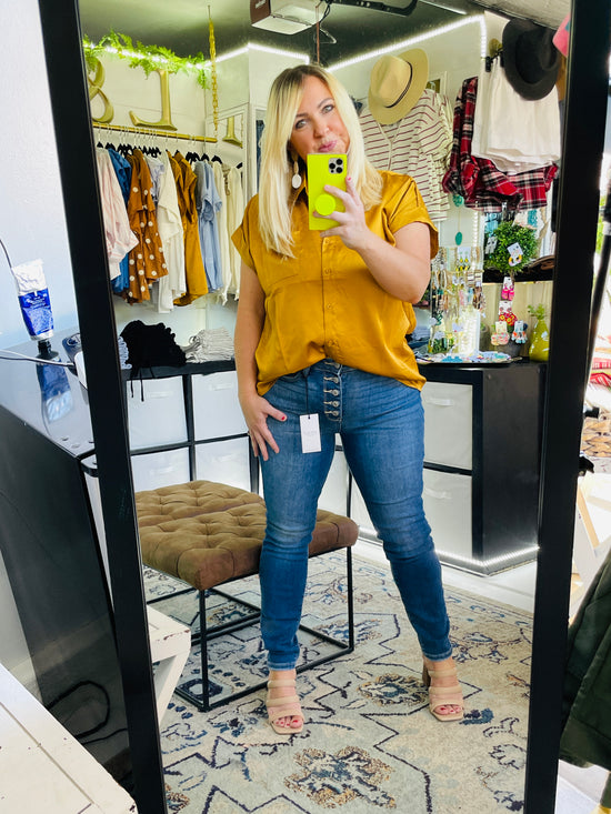 THE JUDY BLUE BUTTON FLY SKINNY JEANS