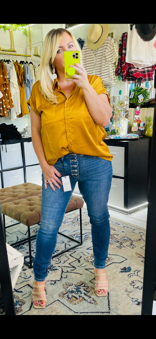 THE JUDY BLUE BUTTON FLY SKINNY JEANS